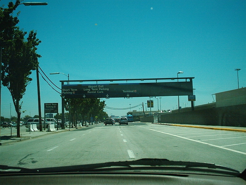 [San José Airport]