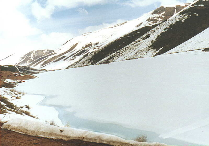 [Frozen Lake off US30 in April
          1998]